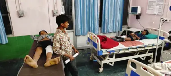 CG News: DJ की तेज आवाज से ढहा मकान का छज्जा, 5 घायल, 3 की हालत नाजुक