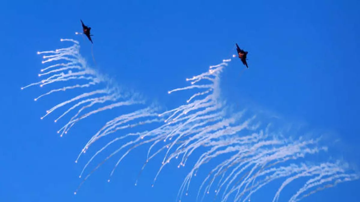 South Korea: वायु सेना की बड़ी चूक, ट्रेनिंग के दौरान गिराए बम, कई लोग घायल...