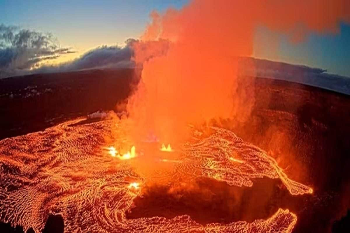 Lava erupts from Kilauea volcano in Hawaii, fountain of lava reaches more than 150 feet height