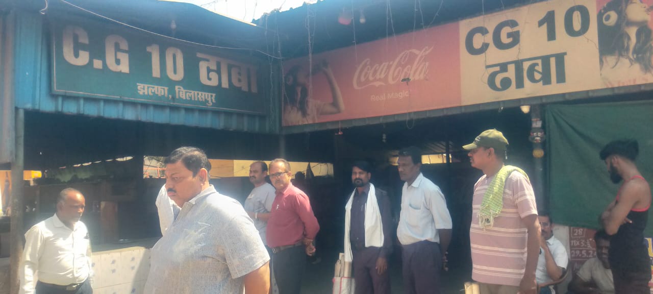 CG News : घरेलू गैस सिलेंडरों का व्यवसायिक दुरुपयोग पकड़ा गया, ढाबों पर बड़ी कार्रवाई... CG News : घरेलू गैस सिलेंडरों का व्यवसायिक दुरुपयोग पकड़ा गया, ढाबों पर बड़ी कार्रवाई...