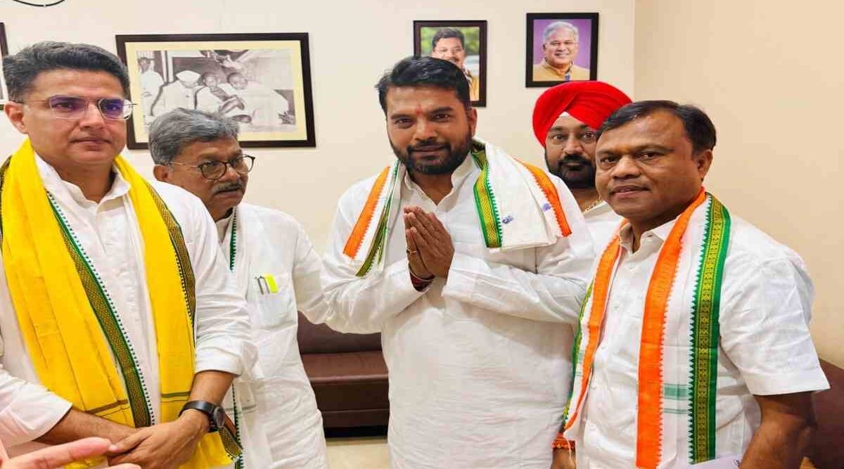 CG News: कांग्रेस में लौटे बागी नेता आकाश तिवारी, सचिन पायलट ने दिलाई सदस्यता...