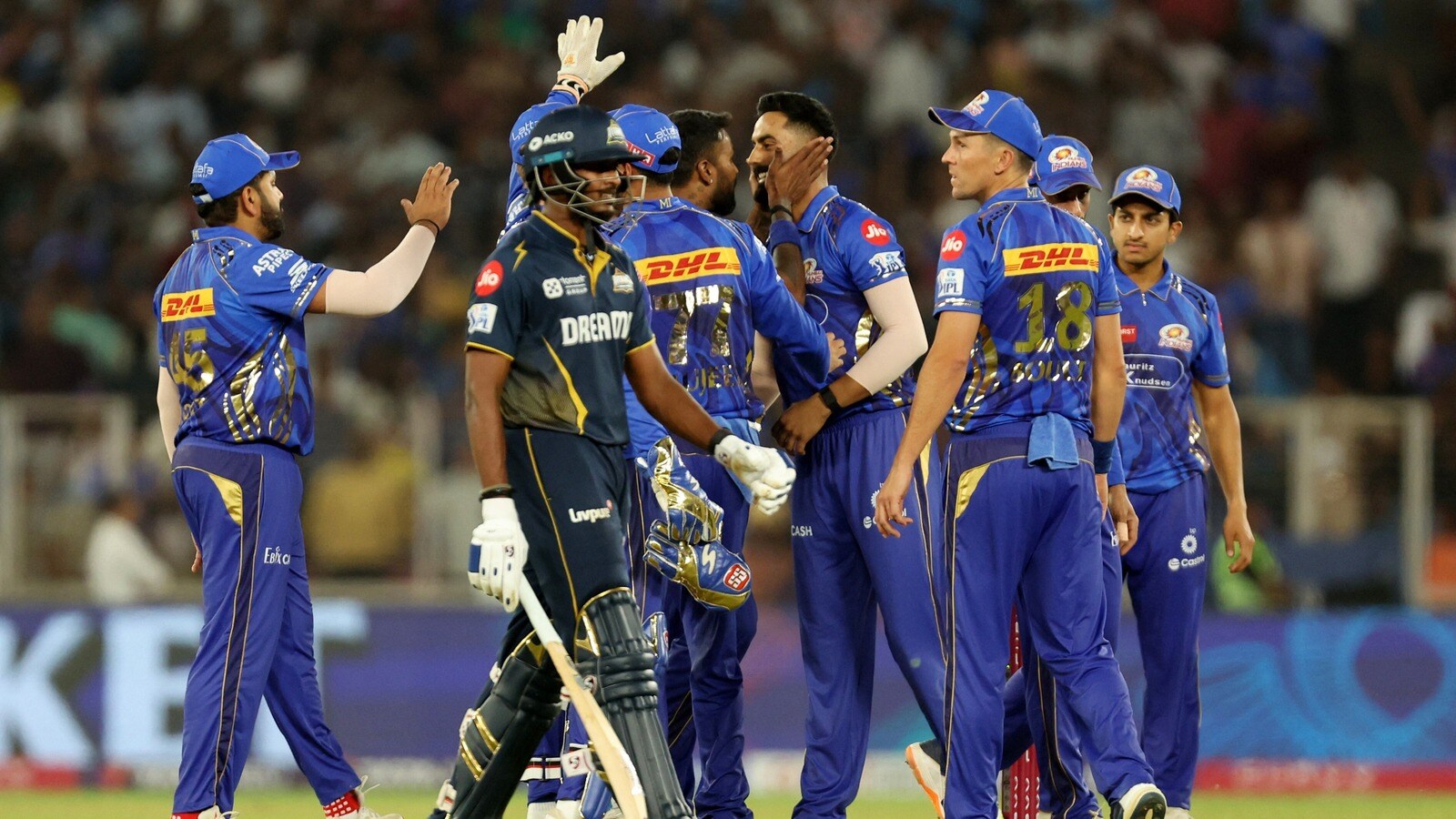 IPL 2025 MI vs GT : गुजरात ने मुंबई को दिया 197 का लक्ष्य, साई सुदर्शन की शानदार पारी...