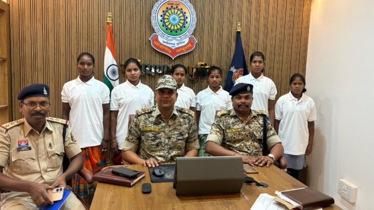 CG News: सरकार की पुनर्वास नीति का असर, 6 इनामी महिला नक्सलियों का आत्मसमर्पण...