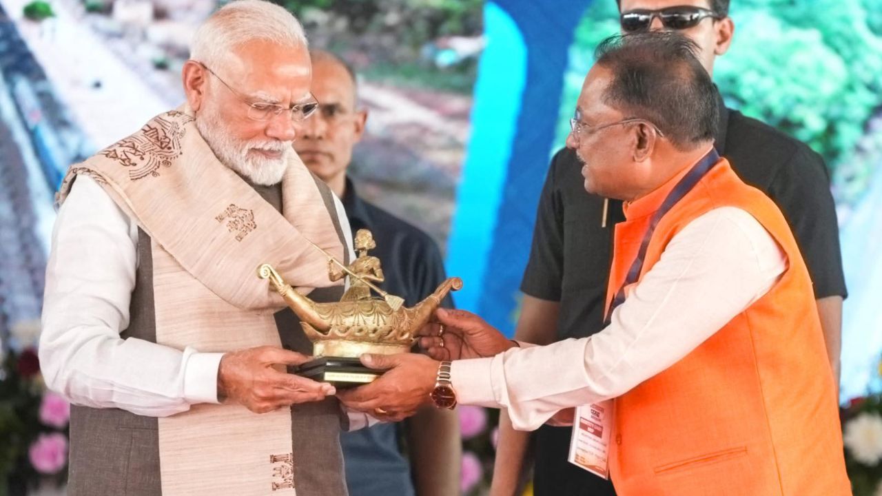 CG News : जानिए कौन है बिलासा देवी, जिनकी स्मृति चिन्ह CM साय ने PM मोदी को भेंट की...