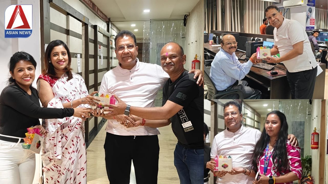Asian News के ऑफिस में बांटीं गयी खुशियाँ, मौजूद रहे सुबोध सिंघानिया...