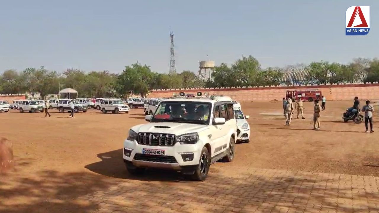 Raipur Breaking: होली से पहले पुलिस का फ्लैग मार्च, हुड़दंगियों को दी सख्त चेतावनी...