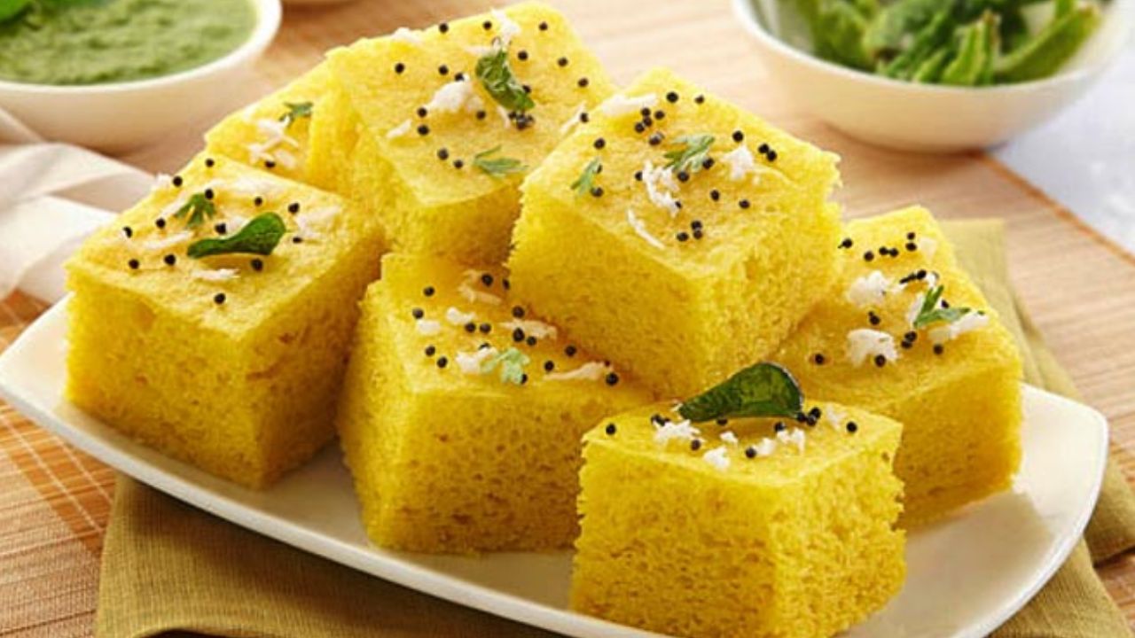 Dhokla Recipe : घर पर परफेक्ट ढोकला बनाये, अपनाएं ये आसान टिप्स...
