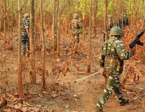 Sukma Naxal Encounter: सुकमा में माओवादियों और पुलिस के बीच मुठभेड़, रुक रुककर हो रही गोली बारी,सुरक्षा बलों ने की घेराबंदी