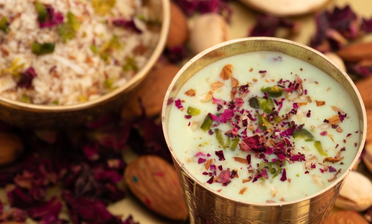 Holi 2025: होली पर बनाएं ठंडी-ठंडी ड्राई फ्रूट शरदाई, सेहत और स्वाद दोनों में लाजवाब...