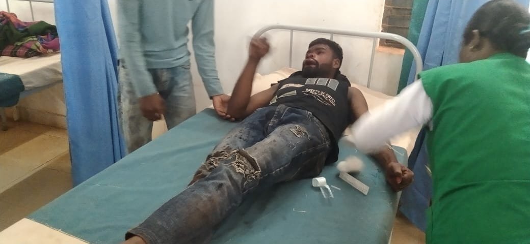 नक्सलियों ने खदान में किया IED ब्लास्ट, चपेट में आने से एक की मौत, दूसरे की हालत गंभीर…