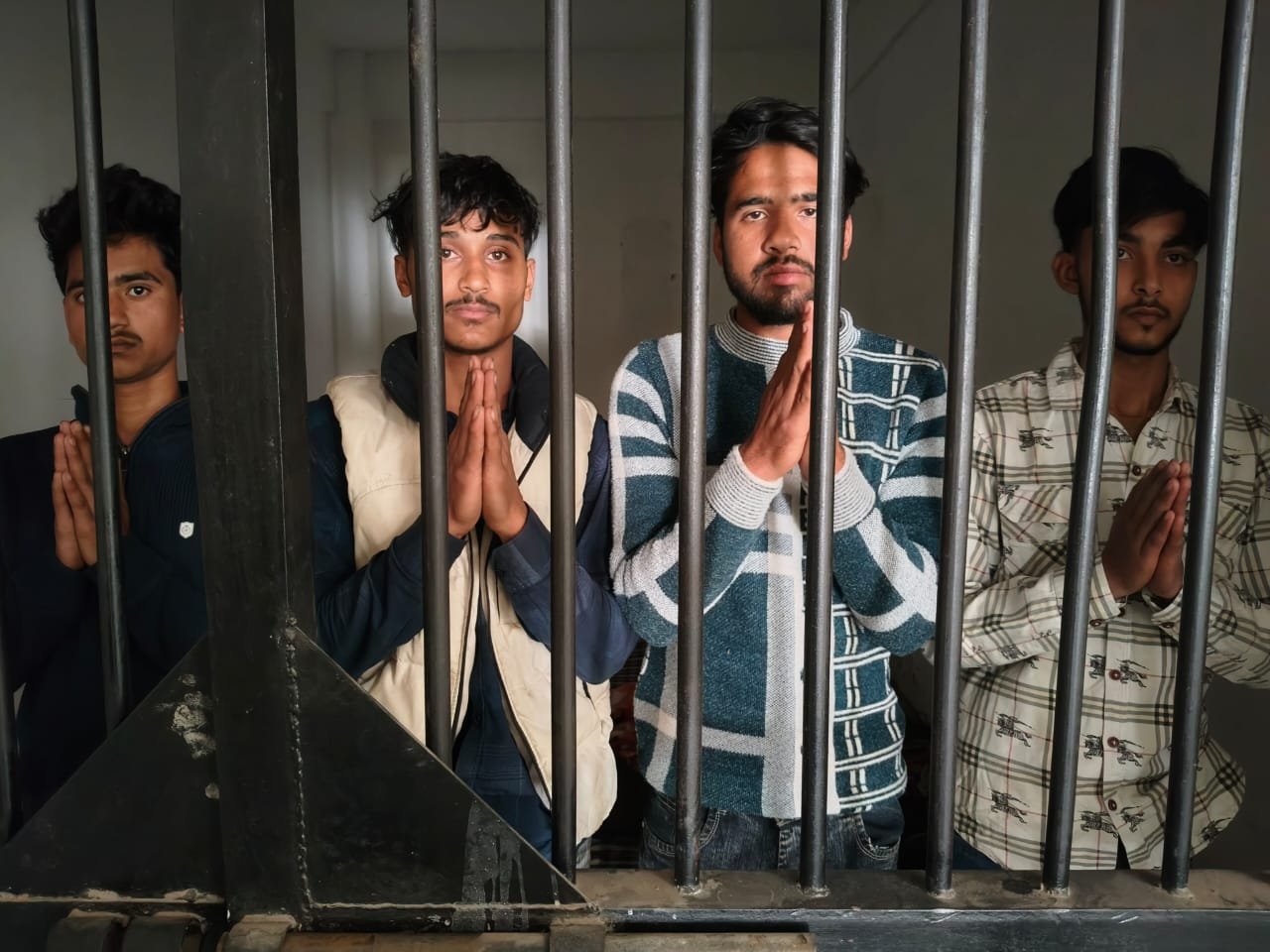 UP News: मारपीट कर बनाया वीडियो, इंस्टाग्राम पर लाइव कर किया वायरल, 4 आरोपी गिरफ्तार..