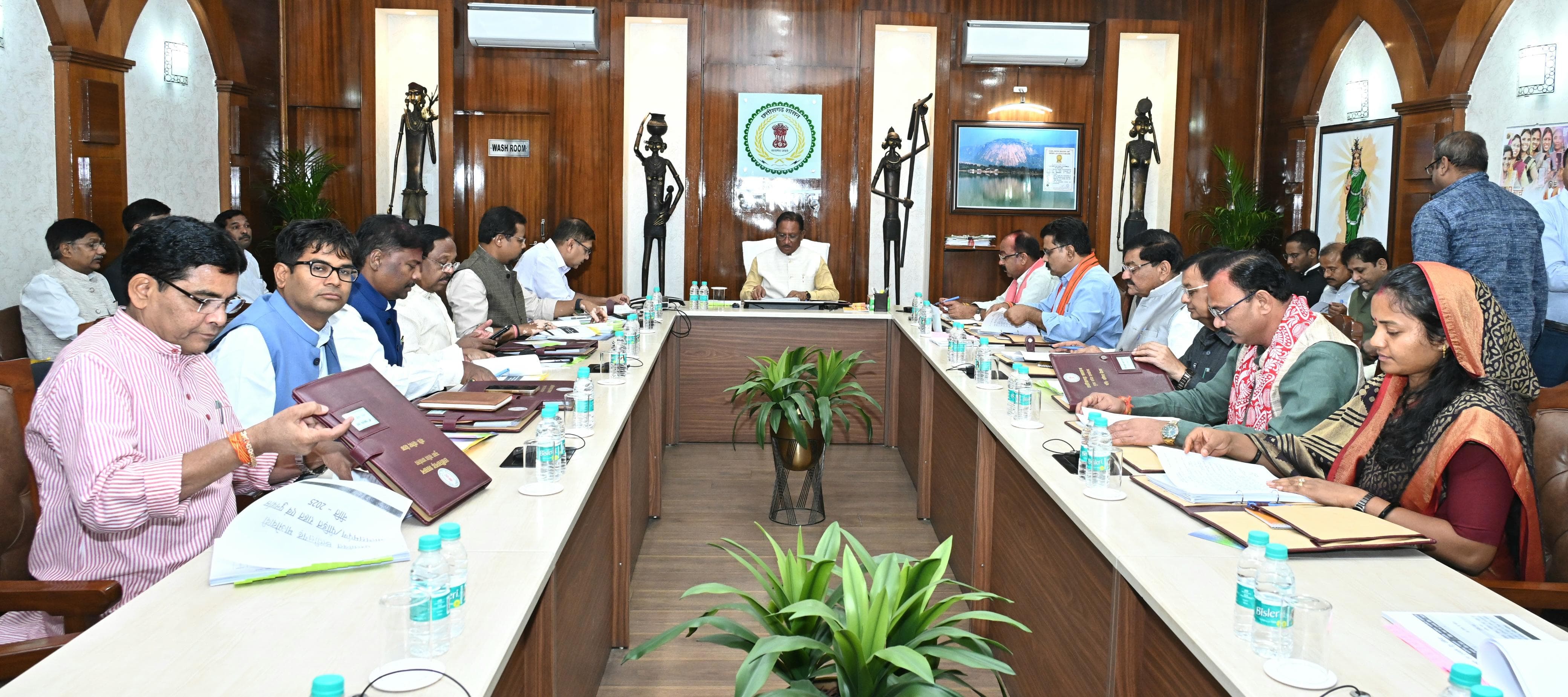 CG News: CM साय की अध्यक्षता में साय कैबिनेट की बैठक शुरू...