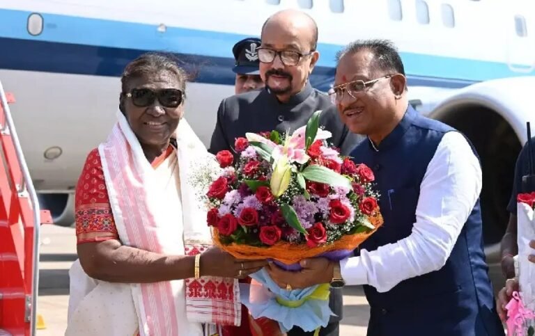 राष्ट्रपति द्रौपदी मुर्मू रायपुर पहुंचीं