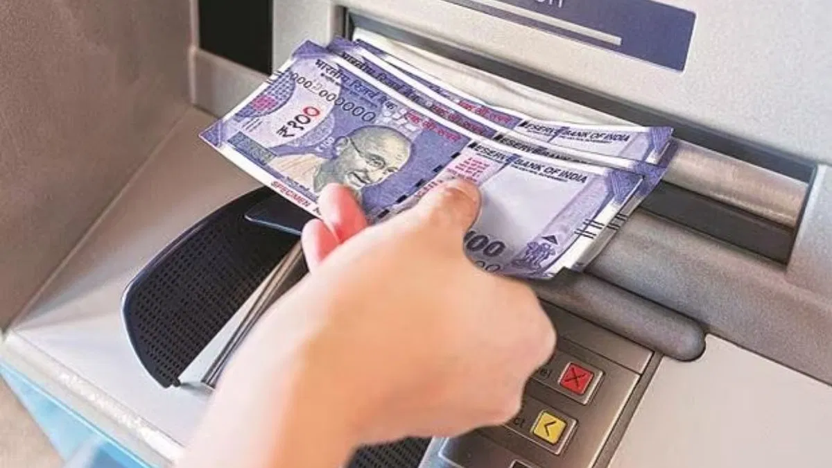 ATM New Rules : ATM यूजर्स ध्यान दें, 1 मई से बढ़ेंगे ट्रांजैक्शन चार्ज, जानिए नए नियम…
