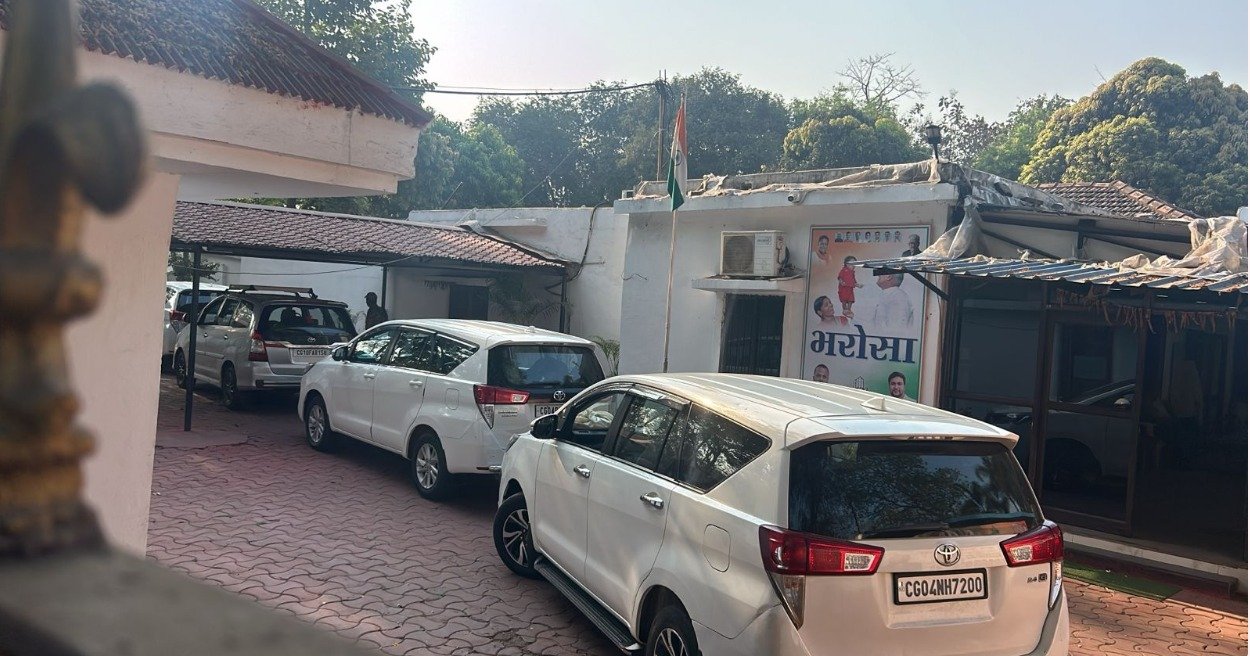 cbi-CBI raids residence of former Chief Minister Bhupesh Baghel