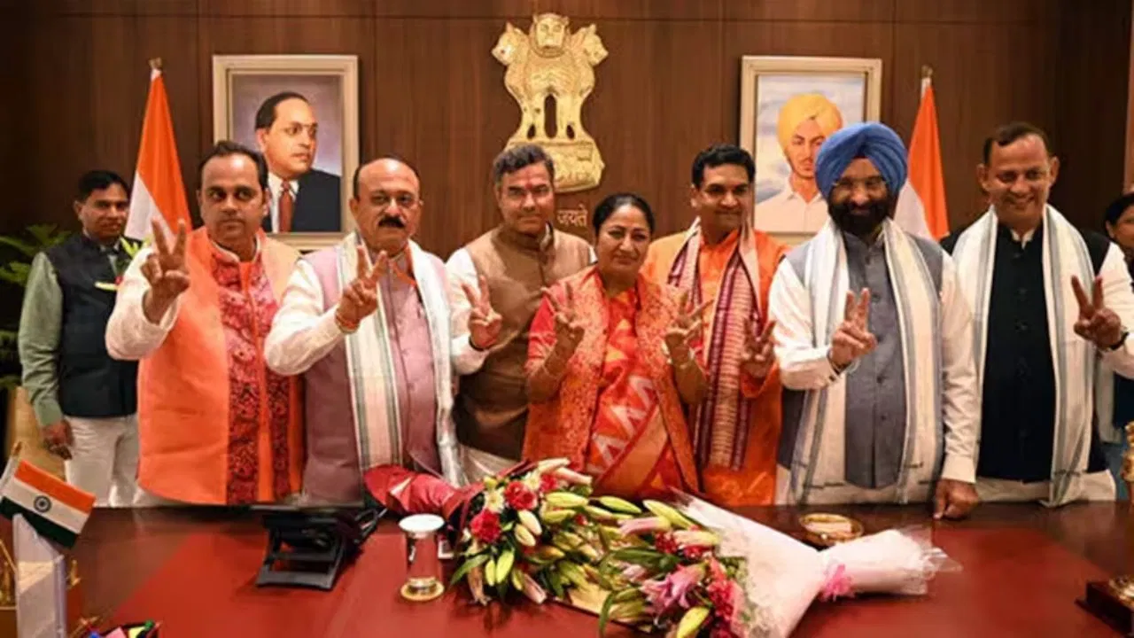 दिल्ली विधानसभा में बीजेपी विधायकों का 'NM 48' बैच, जानिए क्या है इसका मतलब...