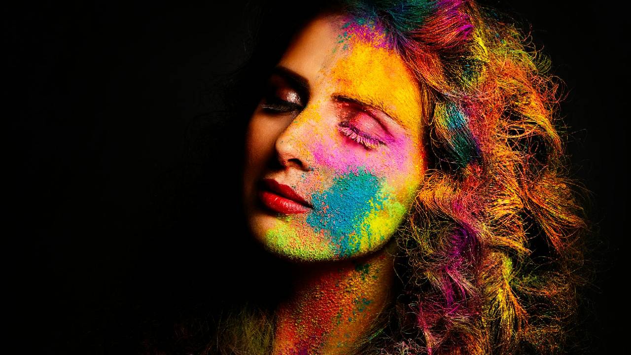 Holi 2025: जिद्दी रंग छुड़ाने के आसान घरेलू नुस्खे, त्वचा पर आएगा निखार...