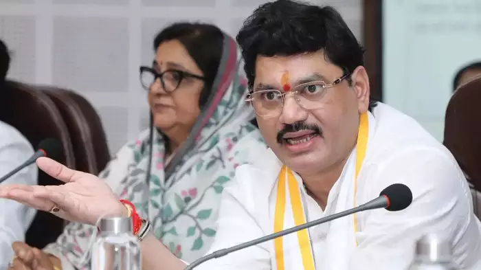 महाराष्ट्र कैबिनेट से दिया इस्तीफा