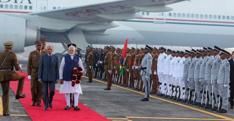मॉरीशस पहुंचे प्रधानमंत्री मोदी