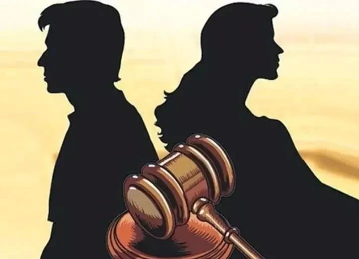 UP News : रील्स बनाने की लत ने बढ़ाई तकरार, पति ने मांगा तलाक, पढ़ें पूरी खबर...