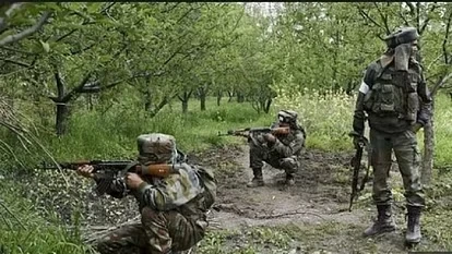 CG Breaking : पुलिस और नक्सलियों के बीच हुई मुठभेड़, 2 से 3 माओवादियों के घायल होने का दावा...