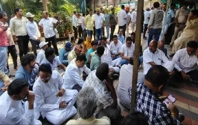 CG Big Breaking: पूर्व मुख्यमंत्री भूपेश बघेल के बेटे चैतन्य बघेल की हो सकती है गिरफ्तारी, इलेक्ट्रॉनिक गैजेट और डॉक्यूमेंट जब्त...