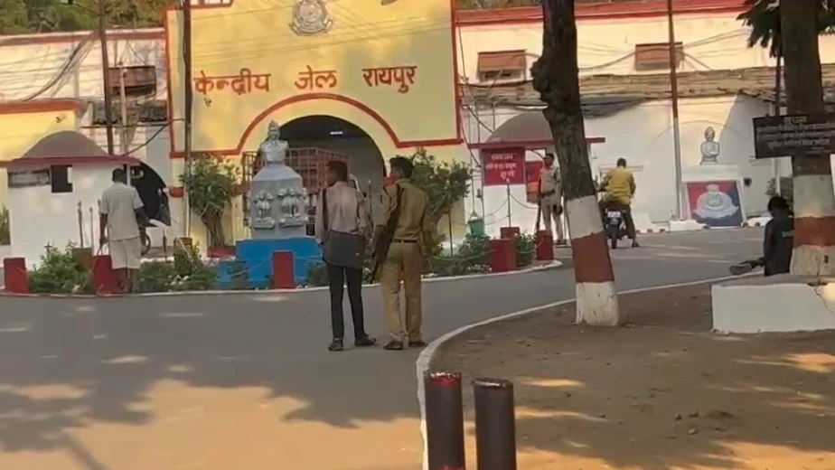 Raipur News : गैंगस्टर अमन साहू को ले जाने झारखंड पुलिस पहुंची रायपुर...