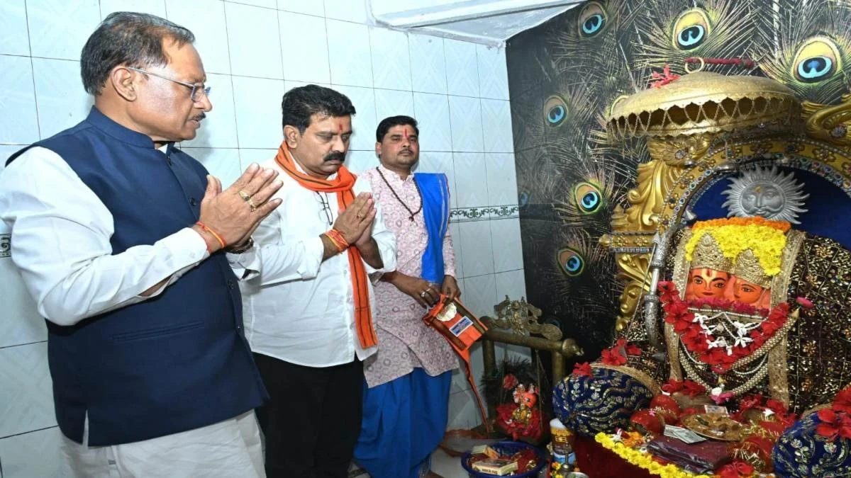 Raipur News : CM साय ने माता कौशल्या मंदिर में दर्शन कर प्रदेशवासियों की खुशहाली की कामना की...