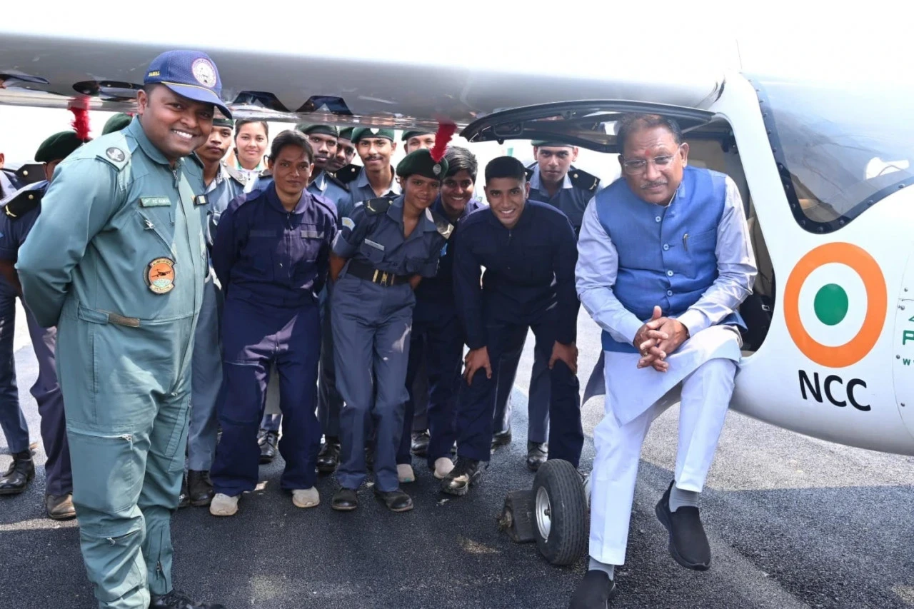 जशपुर में पहली बार विमान उड़ान प्रशिक्षण, CM साय ने बढ़ाया NCC कैडेट्स का हौसला...