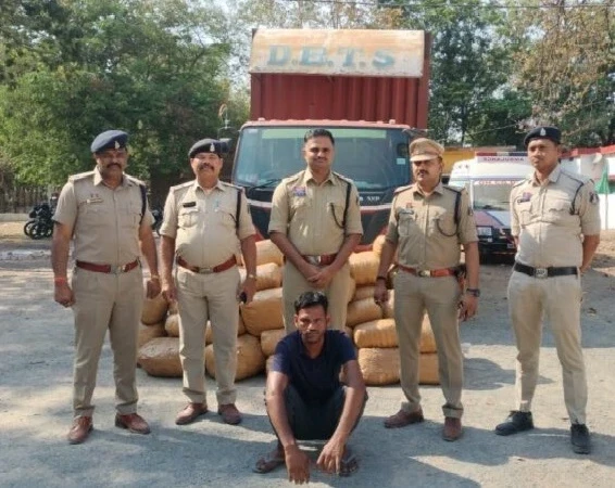CG News: 500 किलो गांजा के साथ युवक गिरफ्तार, पुलिस जांच में जुटी...