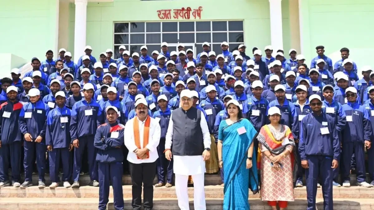 CG News: सुकमा के 119 युवाओं का राजधानी में ऐतिहासिक सफर, विधानसभा कार्यवाही देख मिली नई प्रेरणा...