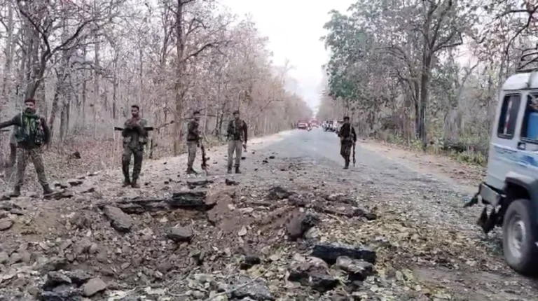 CG News : नेशनल हाईवे पर IED ब्लास्ट, 2 जवान घायल, सर्च ऑपरेशन तेज...
