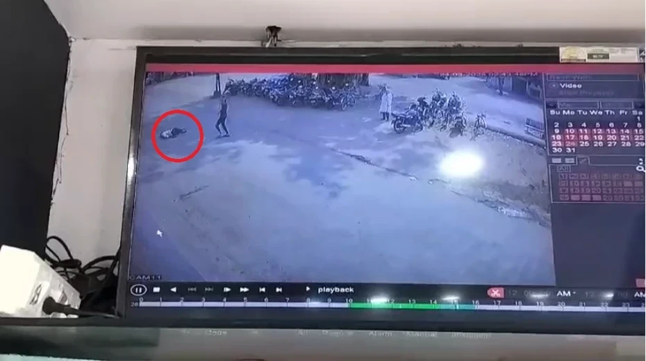 CG Breaking : अन्नपूर्णा ड्रेसस में कर्मचारी ने चौथी मंजिल से लगाई छलांग, हुई मौत, देखें लाइव वीडियो...