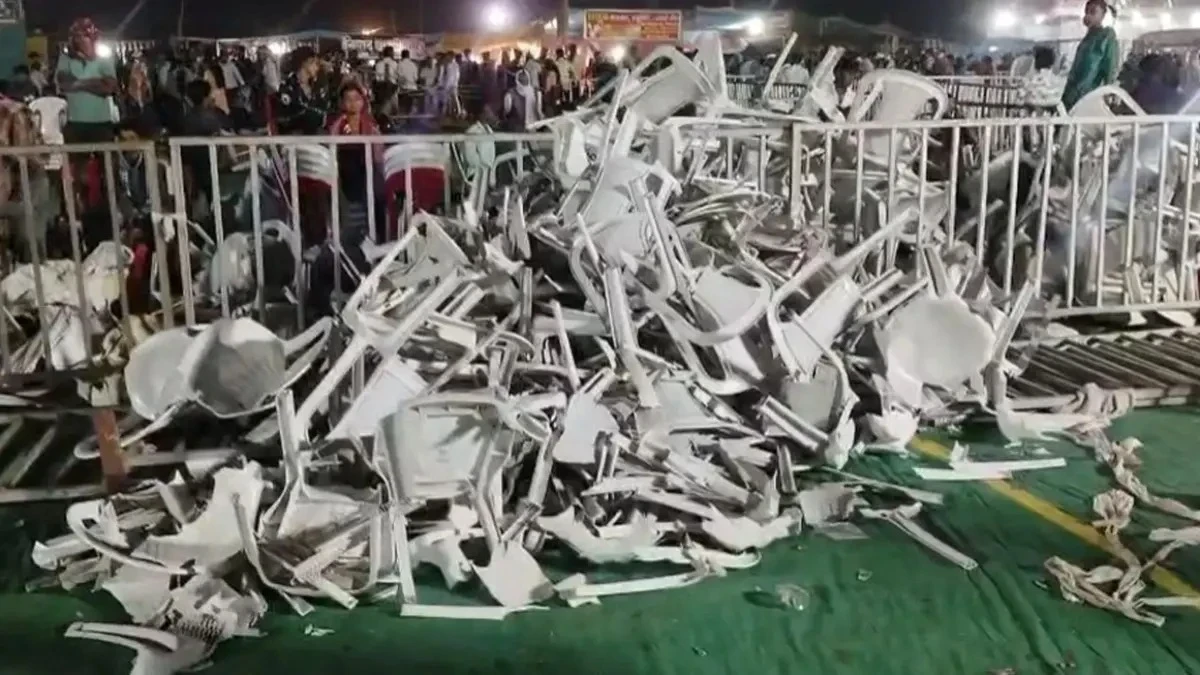 CG News: भोरमदेव महोत्सव में हंगामा, बेकाबू भीड़ ने हजारों कुर्सियाँ तोड़ डालीं...