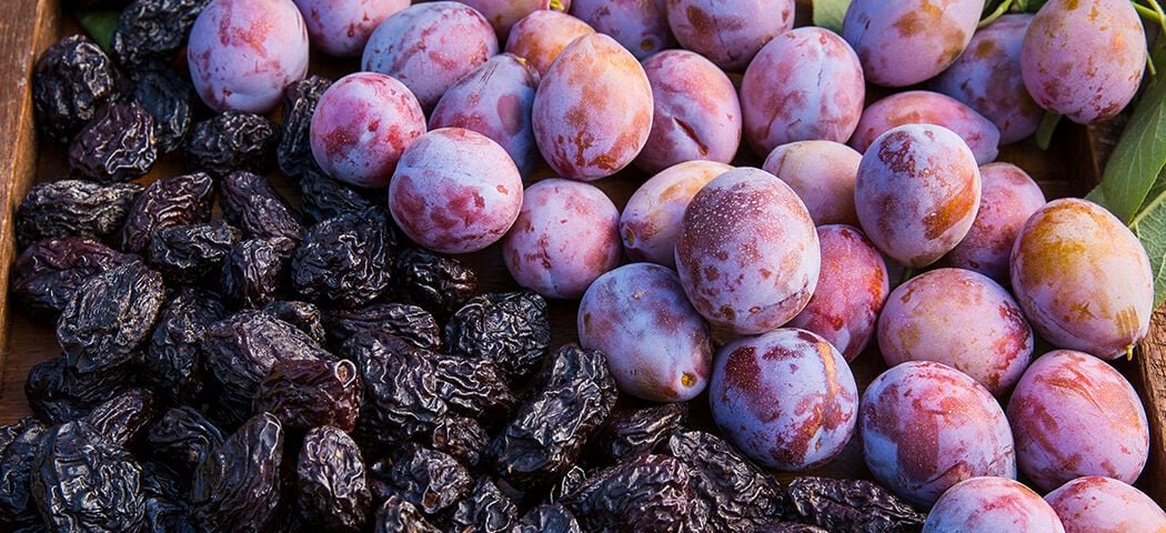 Prunes: सूखा आलू बुखारा, सेहत के लिए एक बेहतरीन ड्राई फ्रूट...