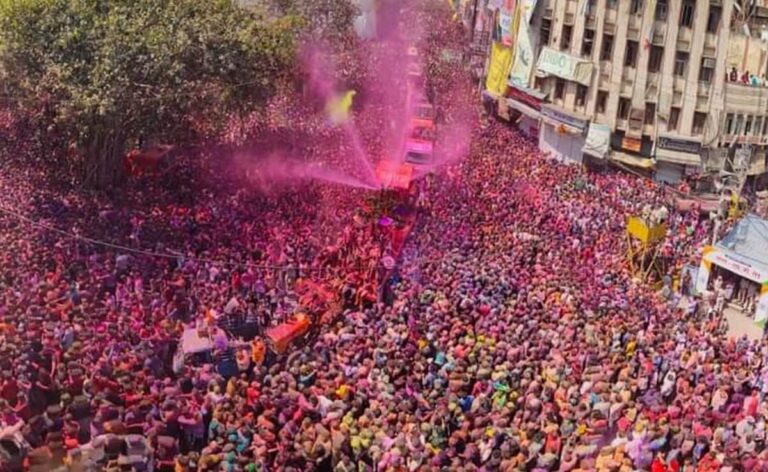 MP News: रंगपंचमी पर निकली भव्य गेर, हजारों लोगों ने लिया हिस्सा, हादसे में एक युवक की मौत...