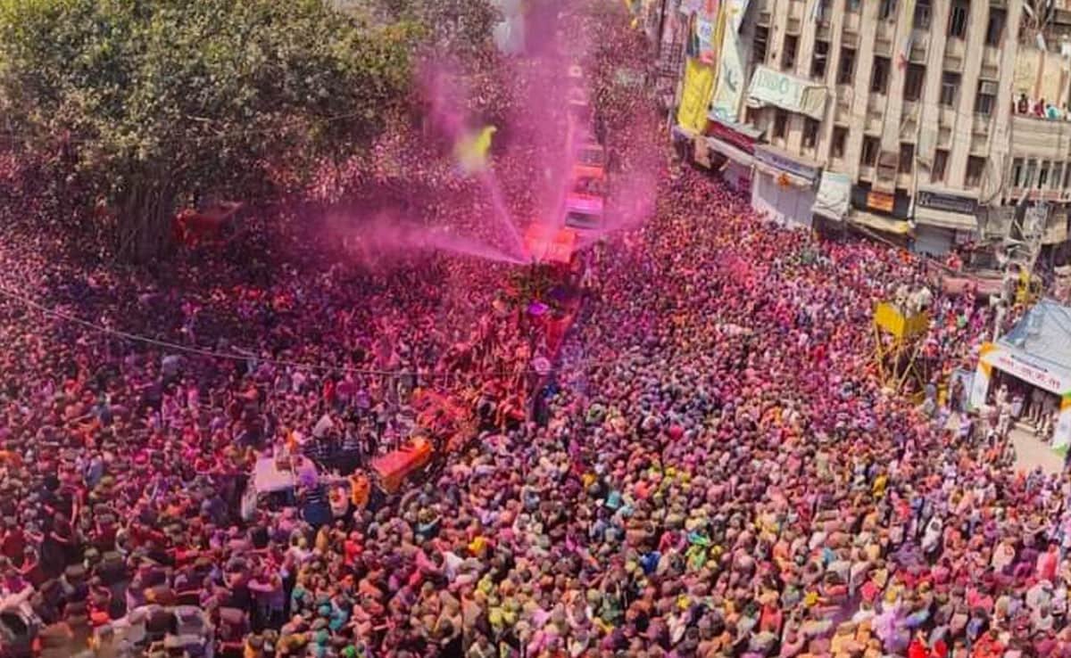 MP News: रंगपंचमी पर निकली भव्य गेर, हजारों लोगों ने लिया हिस्सा, हादसे में एक युवक की मौत...