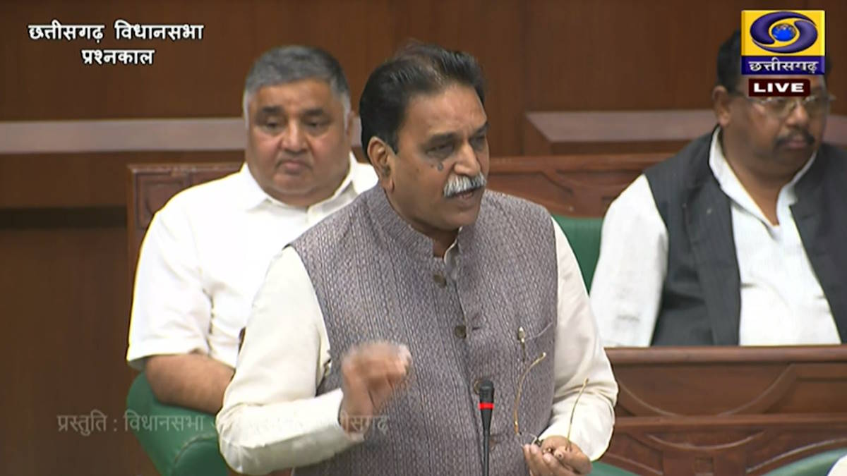 CG Vidhan Sabha Budget Session: प्रश्नकाल में गूंजा हाउसिंग बोर्ड के मकानों को फ्री होल्ड करने का मामला, विधायक राजेश मूणत ने उठाए सवाल, मंत्री ने बताया–लाया जाएगा भू-राजस्व संहिता संशोधन विधेयक