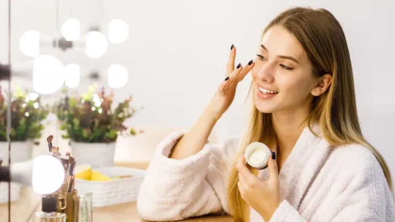 Moisturizer For Summer : क्या गर्मियों में स्किन को मॉइस्चराइजर करना जरूरी है? जानें...