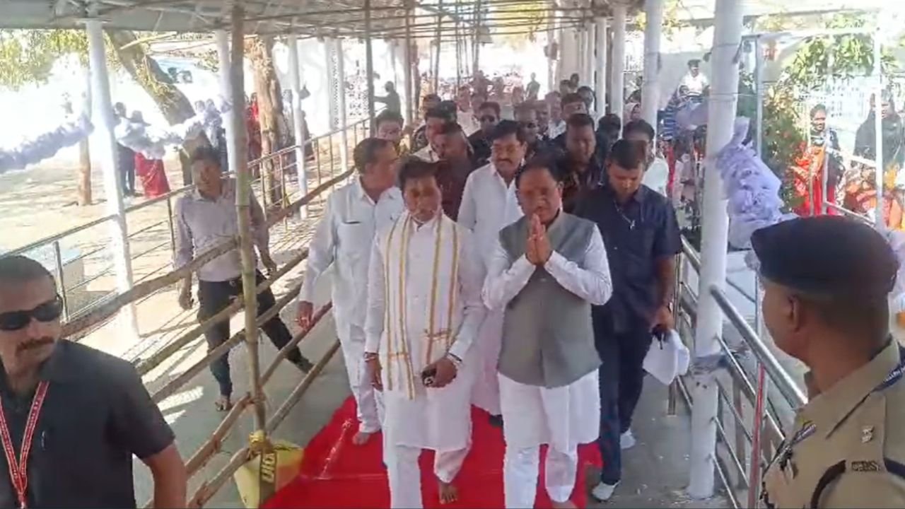 CG News: गिरौदपुरी धाम पहुंचे CM साय, प्रदेश की खुशहाली के लिए की प्रार्थना...