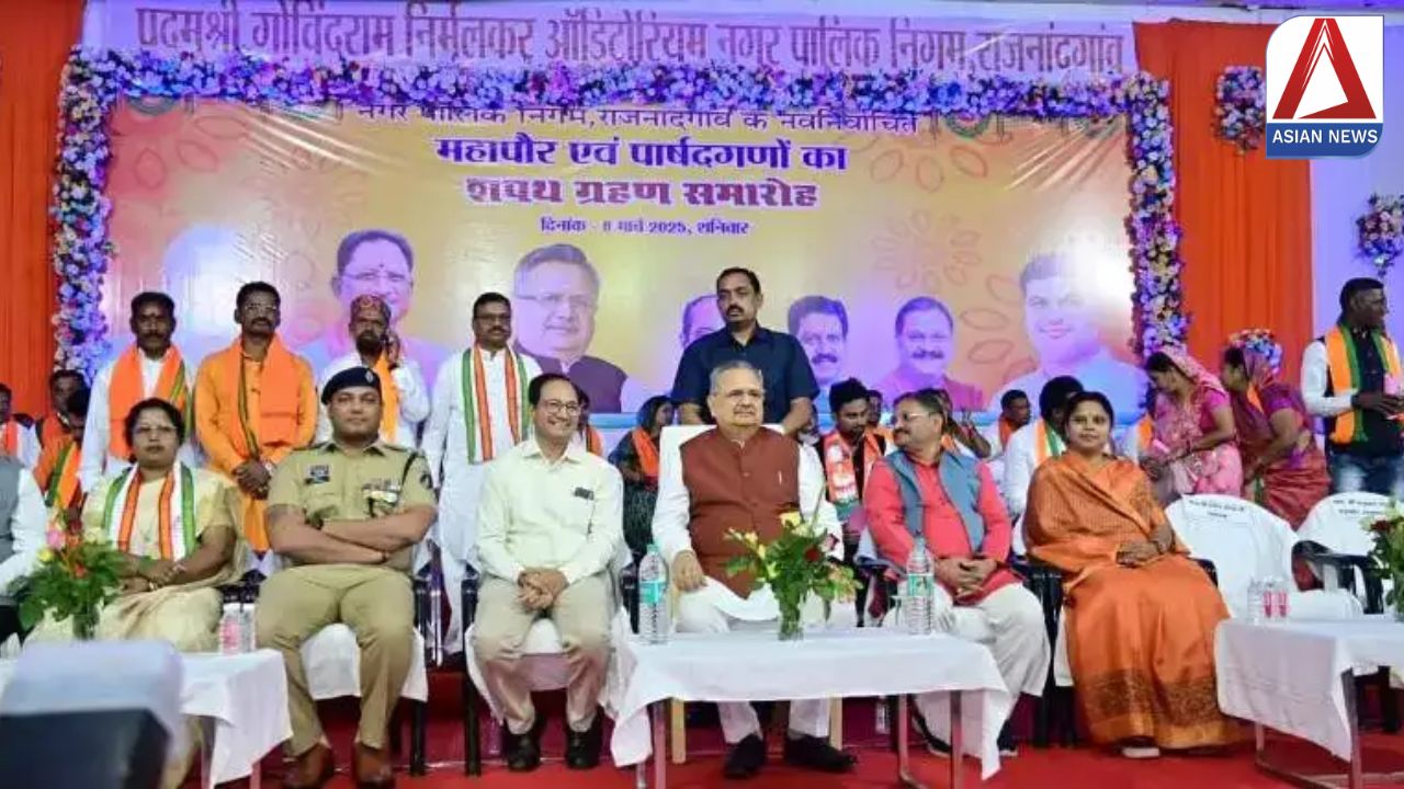 CG News: विधानसभा अध्यक्ष डॉ. रमन सिंह की उपस्थिति में नवनिर्वाचित महापौर और पार्षदों का शपथ ग्रहण समारोह संपन्न...
