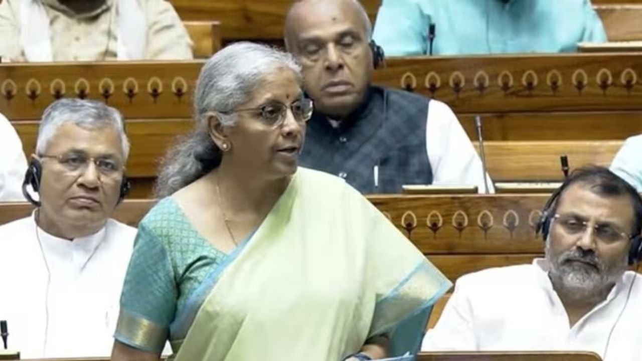 जीएसटी दरों में होगी कटौती, वित्त मंत्री निर्मला सीतारमण ने दिया संकेत...