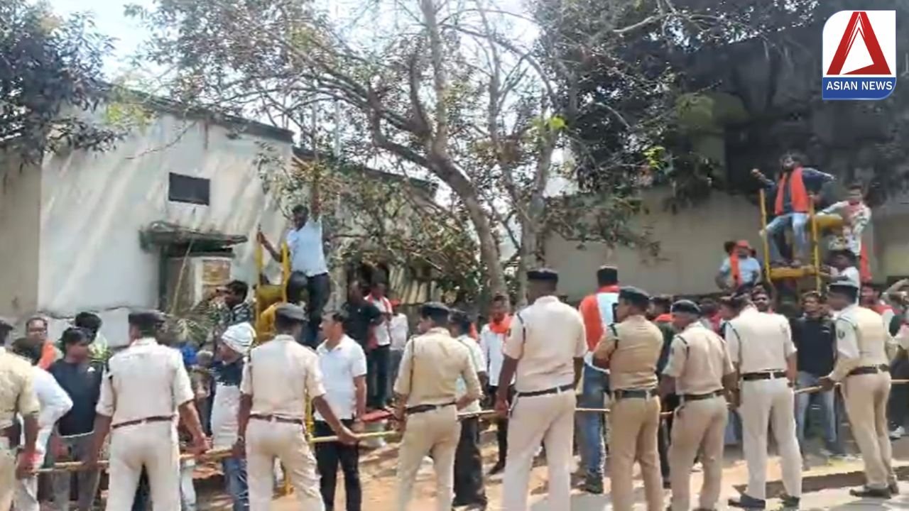 Raipur News : धर्मांतरण के आरोप पर बवाल, चर्च में तोड़फोड़, वाहनों को पहुंचाया नुकसान...