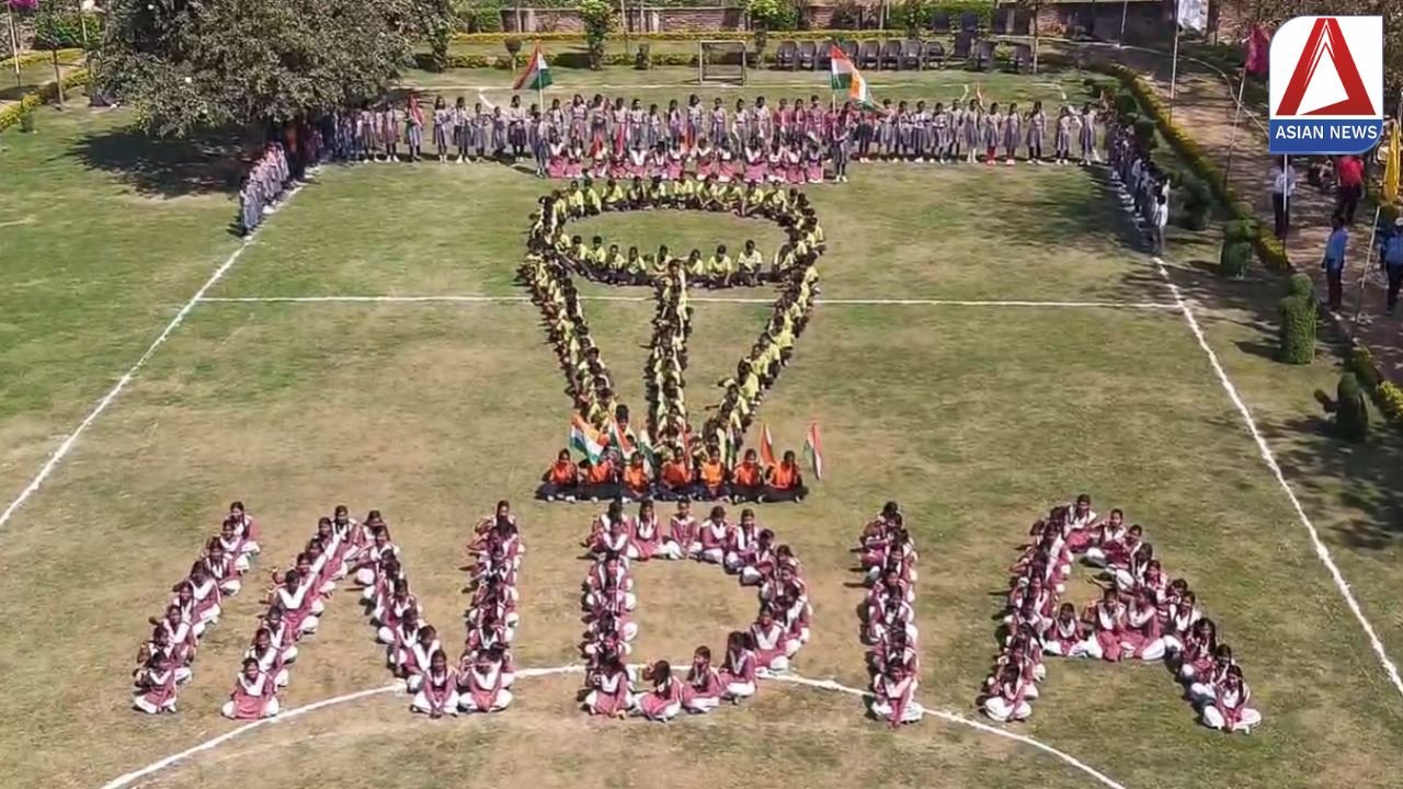 UP News: काशी में बच्चों ने उत्साह के साथ बनाई मानव श्रृंखला, टीम इंडिया के लिए की प्रार्थना...