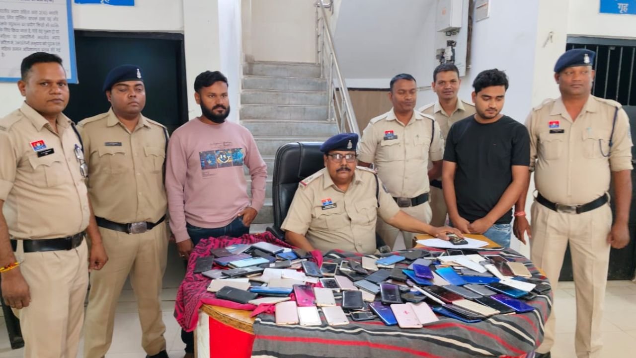 CG News: चोरी के मोबाइल की खरीद-बिक्री करने वाले दो आरोपी गिरफ्तार...