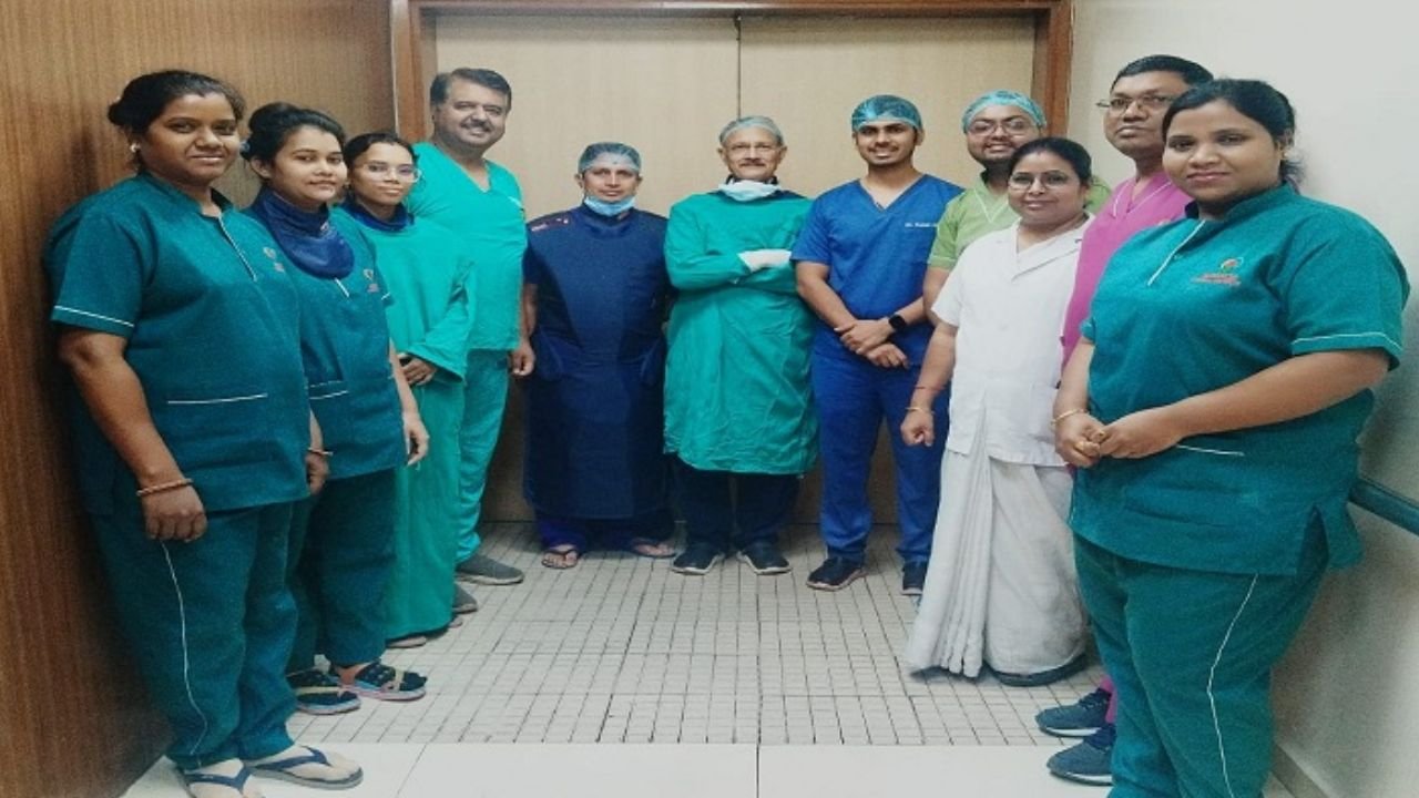 Raipur News : गर्भवती महिला को आधी रात पड़ा दिल का दौरा, अंबेडकर अस्पताल में आपातकालीन एंजियोप्लास्टी से बची दो जिंदगियां...