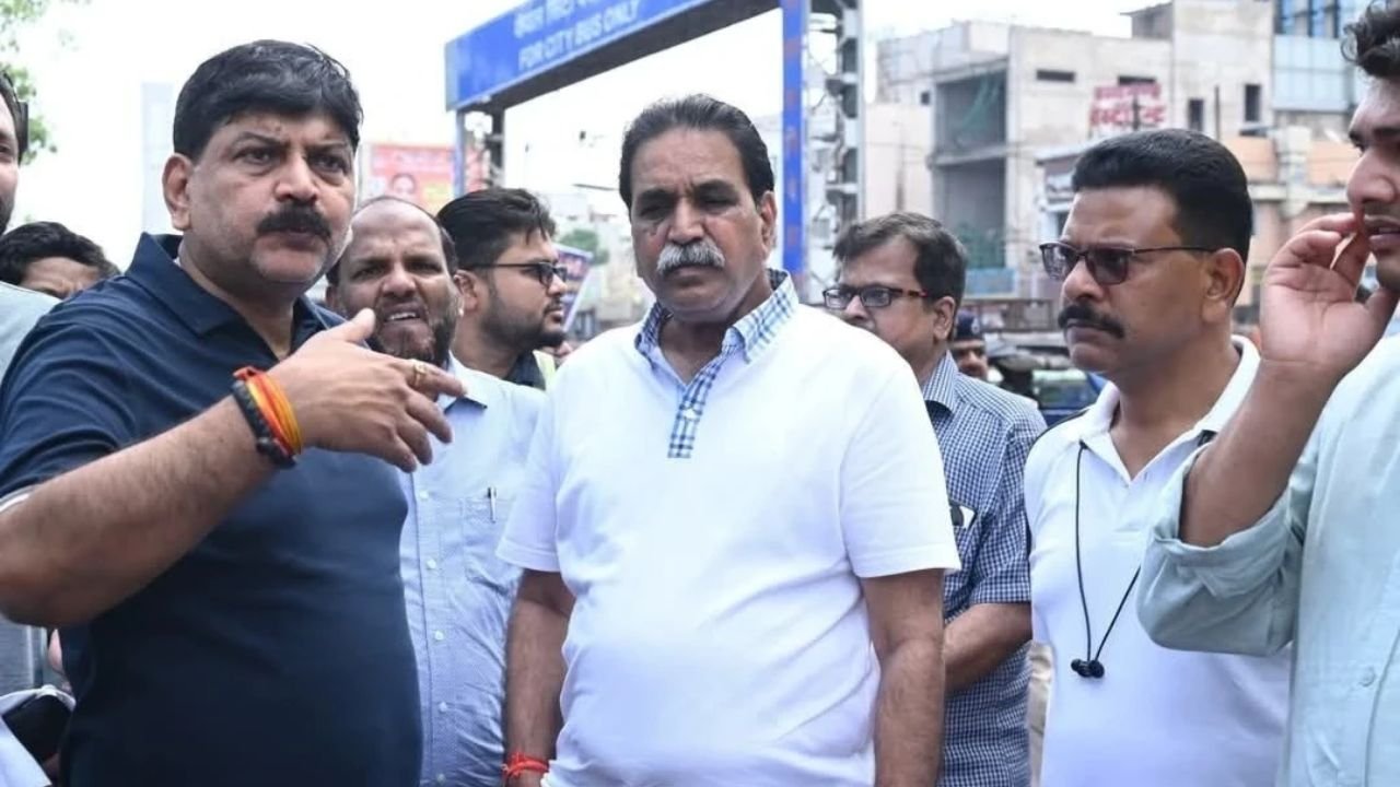 Raipur News: राजेश मूणत का गुढ़ियारी पार इलाके में रोड कनेक्टिविटी सुधार के लिए निरीक्षण, 50 साल की कार्ययोजना का ब्लूप्रिंट तैयार...