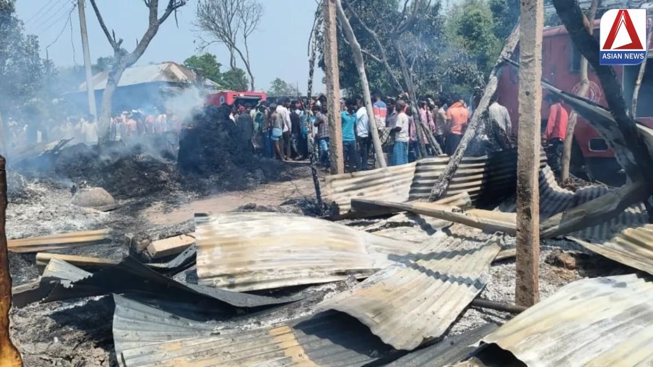 Muzaffarpur Breaking: महादलित टोले में भीषण आग, दो दर्जन घर जलकर राख, 4 बच्चों की दर्दनाक मौत, कई लापता...