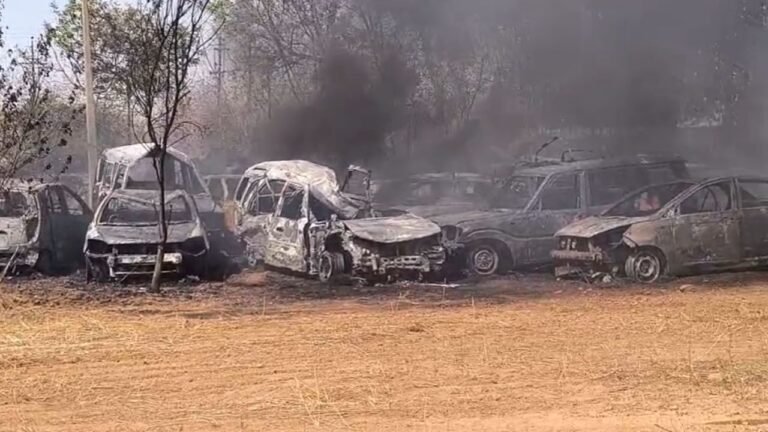 CG Breaking : जब्त वाहनों में भीषण आग, 90 से ज्यादा गाड़ियां खाक...