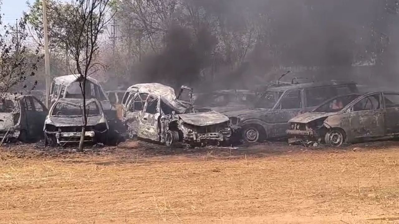 CG Breaking : जब्त वाहनों में भीषण आग, 90 से ज्यादा गाड़ियां खाक...